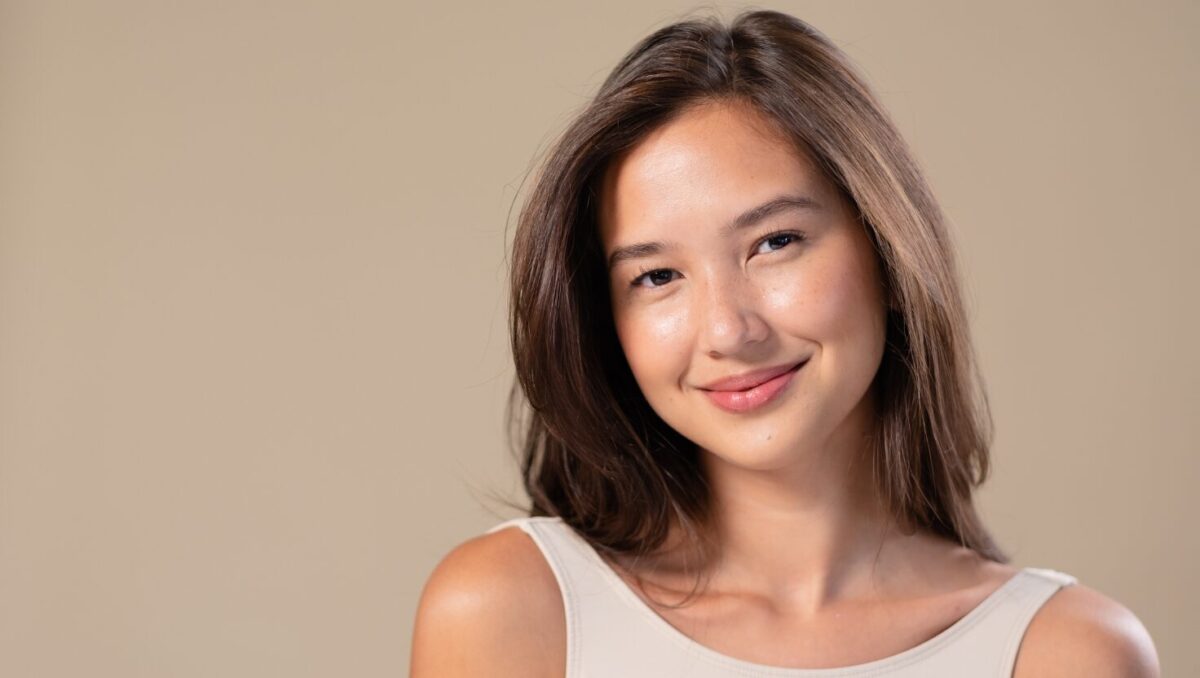 【40代必見】ほうれい線やたるみ対策は顔だけじゃない!若見えの秘密は「頭皮ケア」にあった