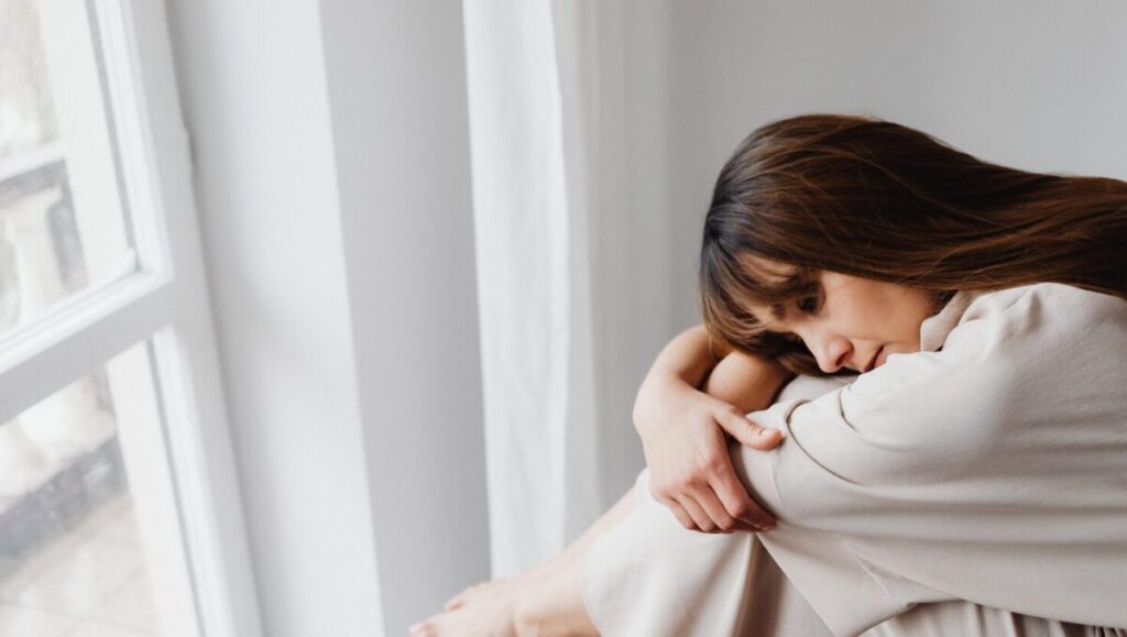 【心理学で徹底解説】好きな人がそっけない…これって脈あり?女性が知っておくべき本音と見極め方