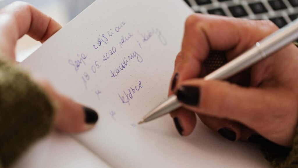 不安を感じる40代女性へ|ミッドライフクライシスとは何か、乗り越えるためのヒント