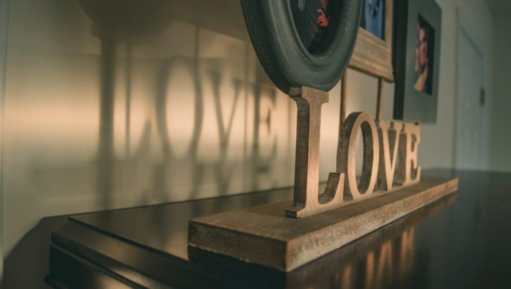 夫に不満はないけどドキドキが欲しい…結婚生活に刺激が足りないと感じる心理と向き合う方法