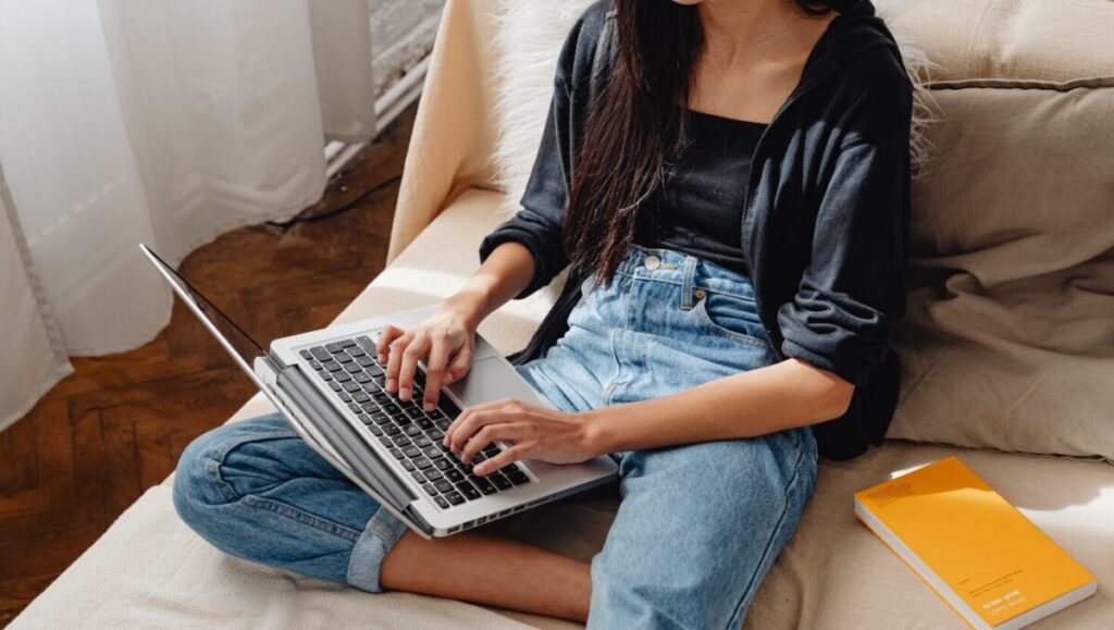 クリスマス 一人 寂しい…そんな夜に読んでほしい。心理学でわかる「寂しさの正体」と心が軽くなる過ごし方