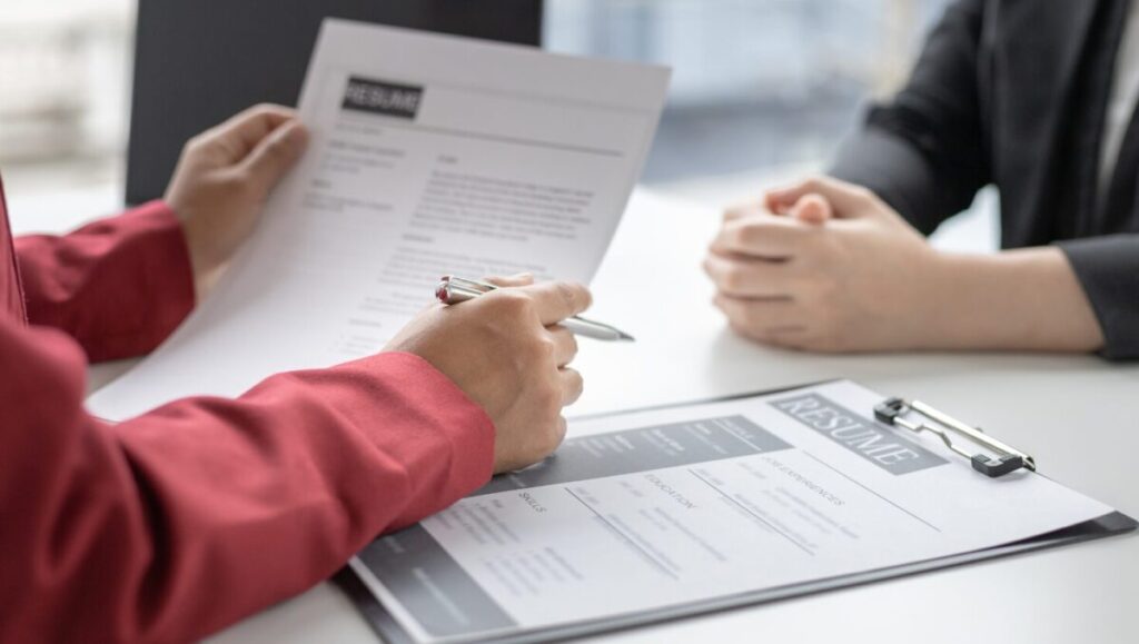 転職活動を始めるタイミングはいつがベスト？【40代女性向け】採用側の心理と、焦らず長く働ける職場の見つけ方