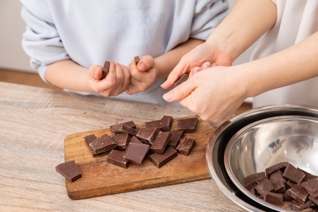バレンタインは“想いを伝える日”｜親子で作る友チョコ
