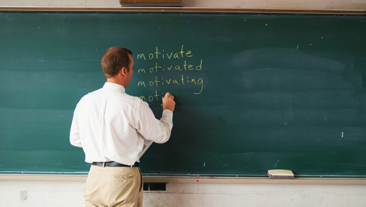 先生への寄せ書きメッセージ例とNG集｜失礼にならない書き方まとめ