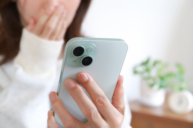 【インスタ】ストーリーの一番左に表示される人の基準は？見てないのに出てくる謎を徹底解説！