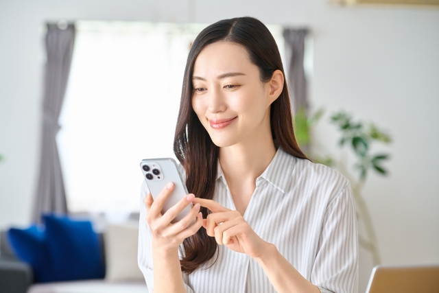 【LINE】誕生日カードとは？普通のメッセージとの違いや送り方・非公開設定を解説！